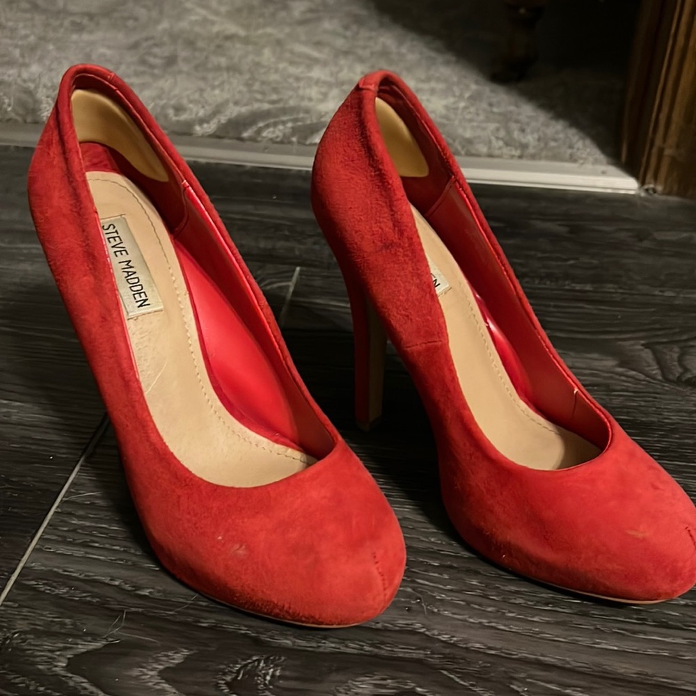 Steve Madden red suede pumps